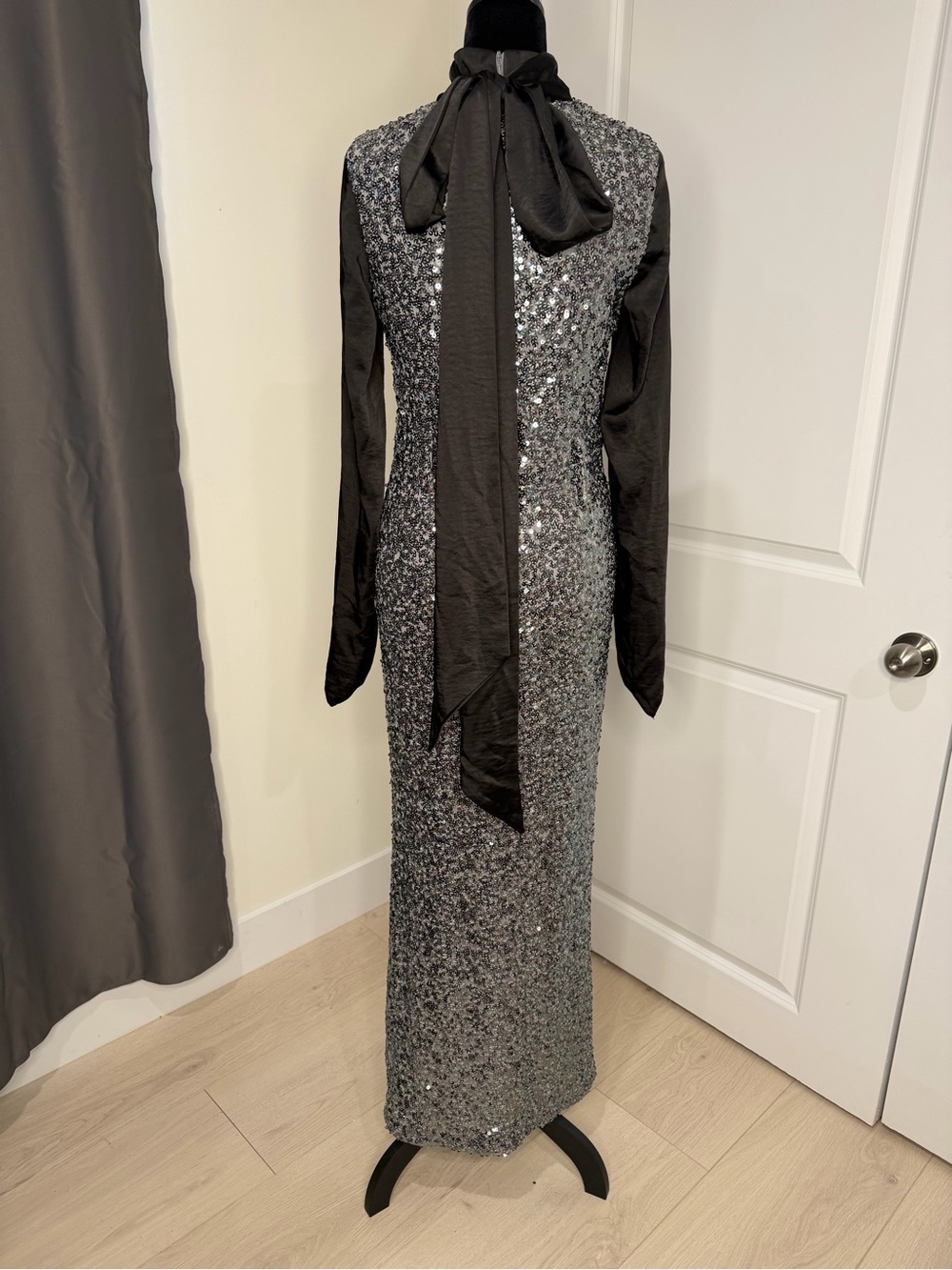 Daska Evening Dress with Black Neck Tie